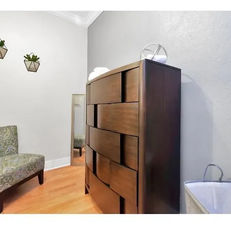 Cozy Downtown Studio By Toyota Center Houston Exterior photo